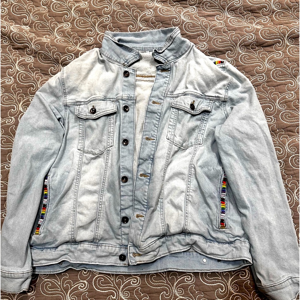 This is a Sonoma Community jacket! It’s an XXL (2X) like new! 🌈